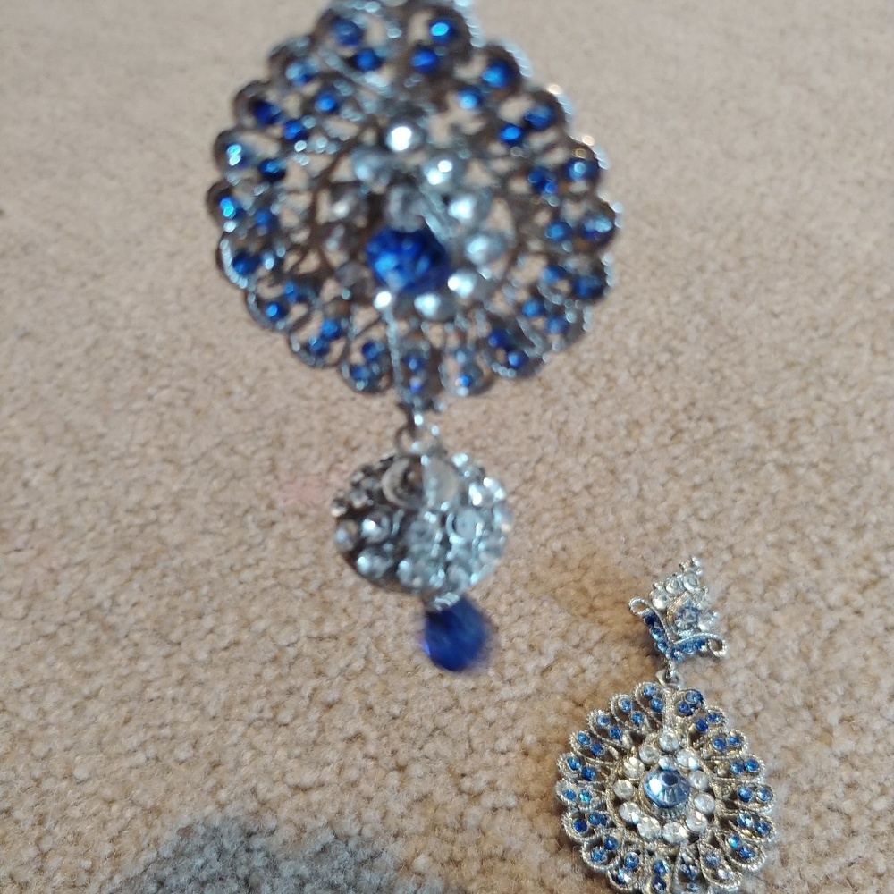 Earrings - Picture 2 of 3